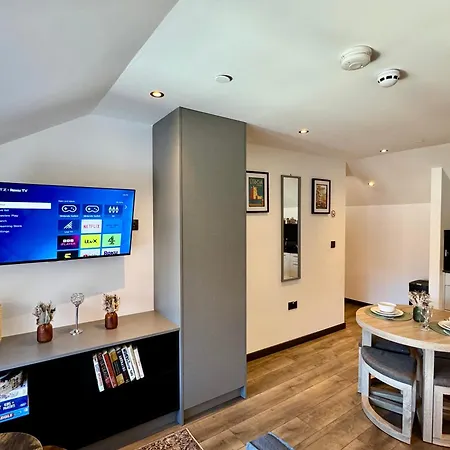 Cosy Apartment Near The Sea And Town Centre With Parking Llandudno Exterior photo