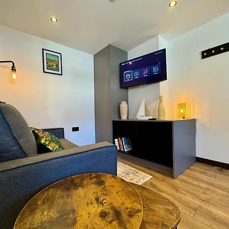 Cosy Apartment Near The Sea And Town Centre With Parking Llandudno Exterior photo