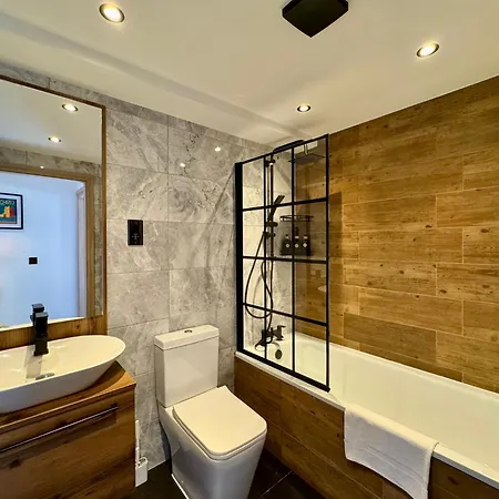 Cosy Apartment Near The Sea And Town Centre With Parking Llandudno Exterior photo