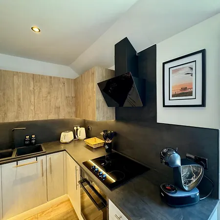 Cosy Apartment Near The Sea And Town Centre With Parking Llandudno Exterior photo