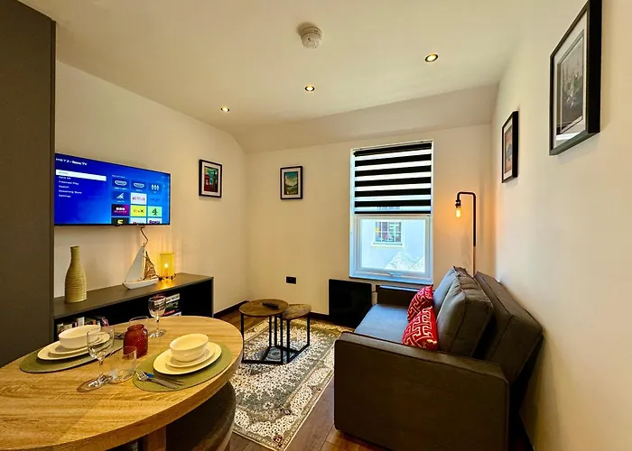 Cosy Apartment Near The Sea And Town Centre With Parking