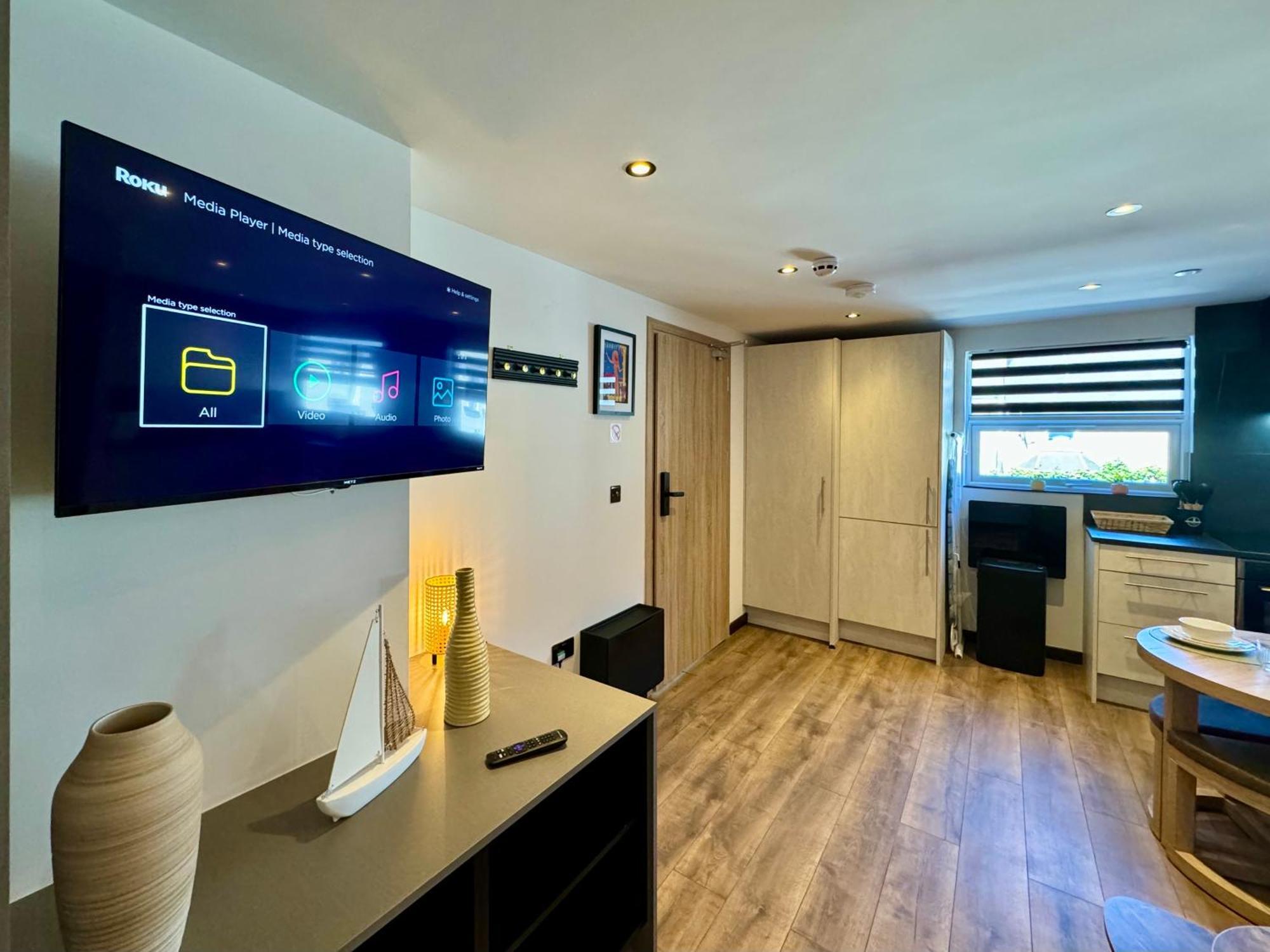 Cosy Near The Sea And Town Centre With Parking *