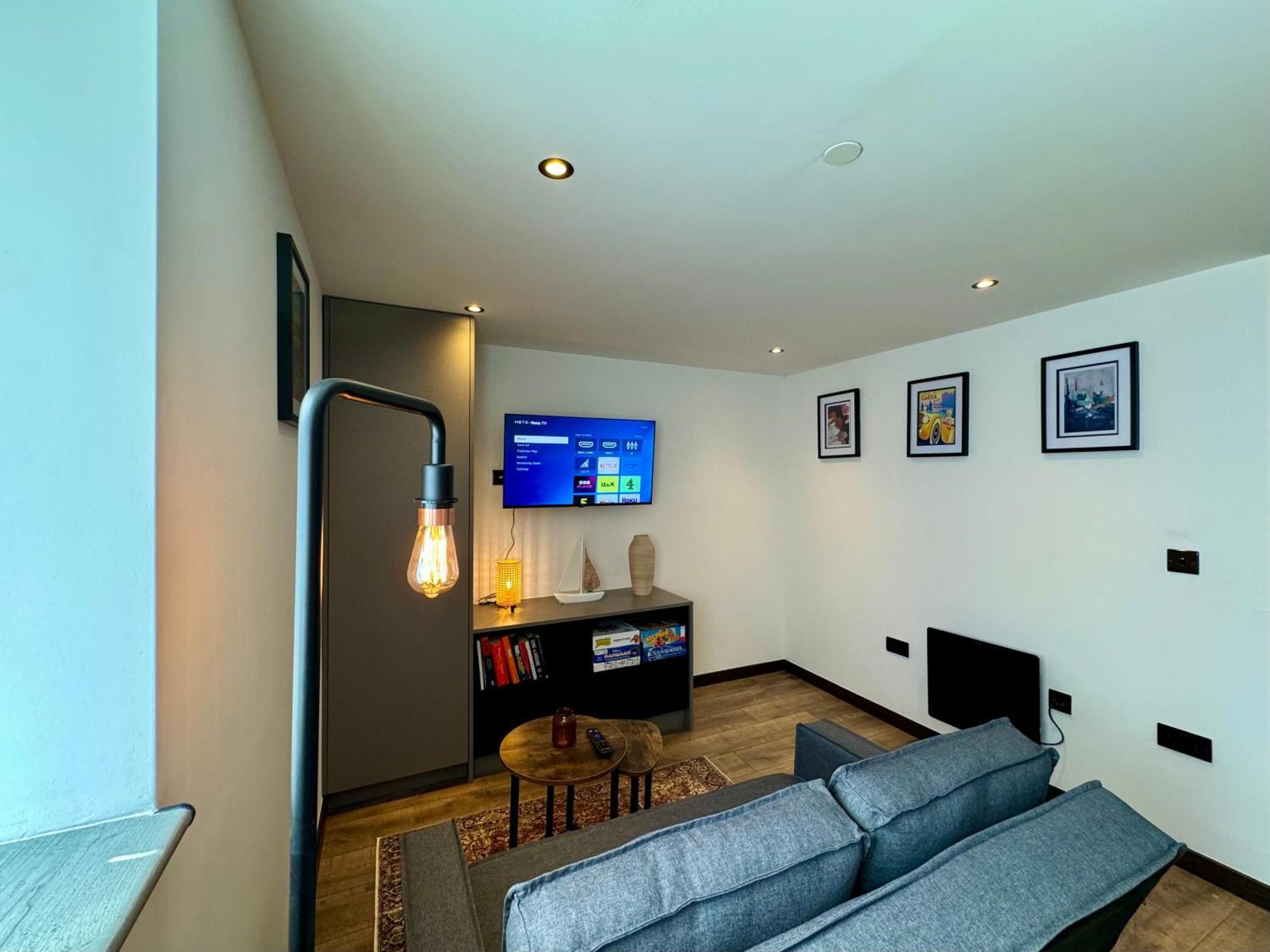 Cosy Near The Sea And Town Centre With Parking