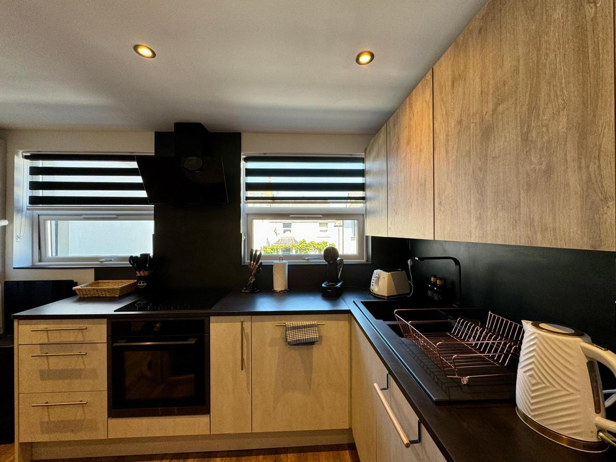 Cosy Near The Sea And Town Centre With Parking