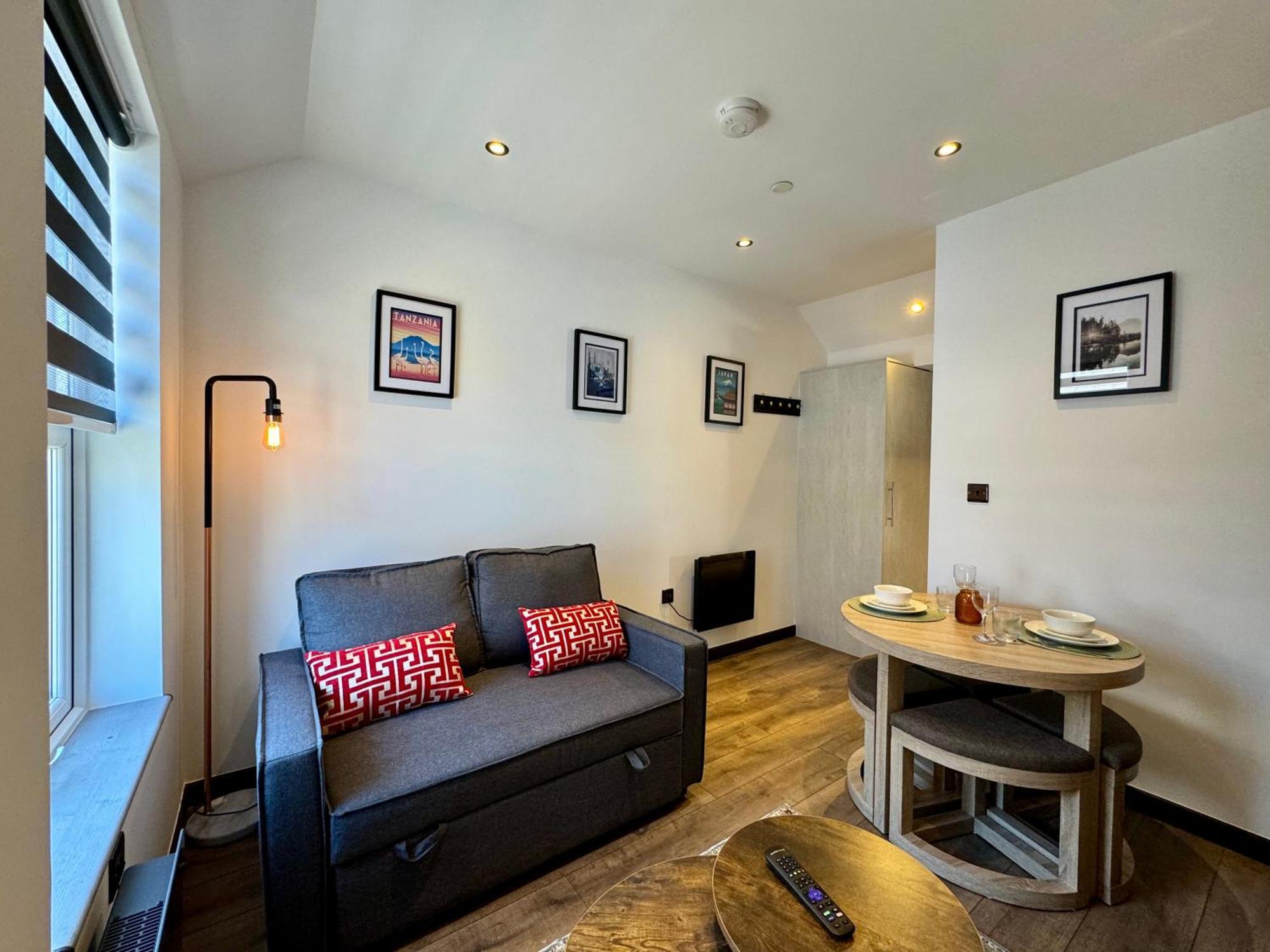 Cosy Near The Sea And Town Centre With Parking *